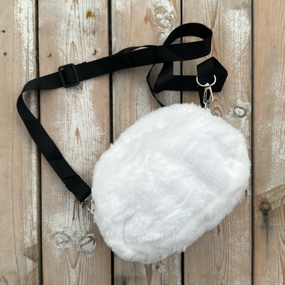 Plush Panda Crossbody Purse with Strap NWT - Picture 3 of 7